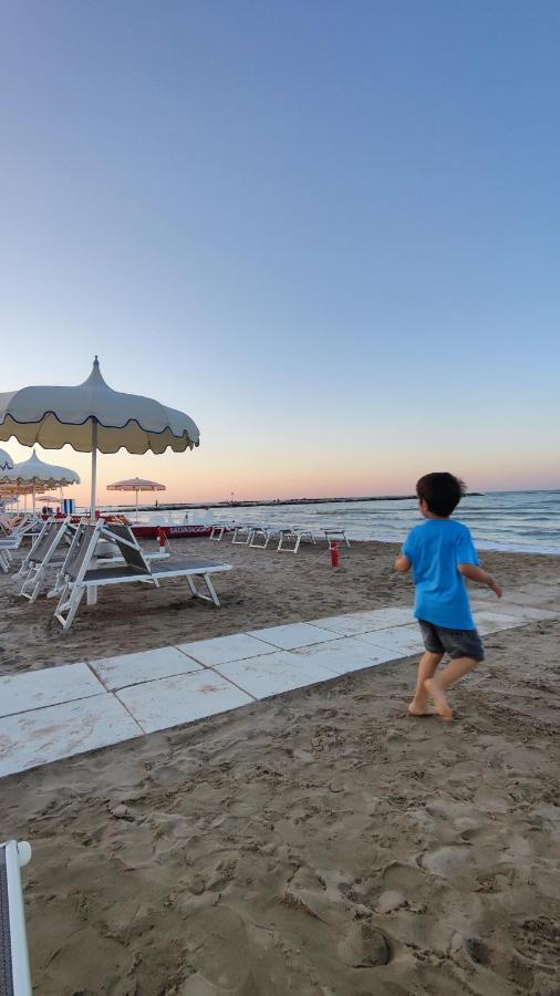 Honey BnB a 100 metri dal mare Porto San Giorgio Esterno foto